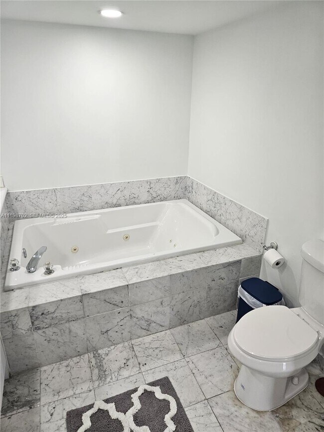 Building Photo - 16400 Collins Ave