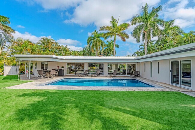 Building Photo - 1725 NE 23rd Ave