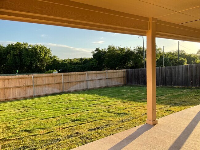 Building Photo - 1824 Town Creek Cir
