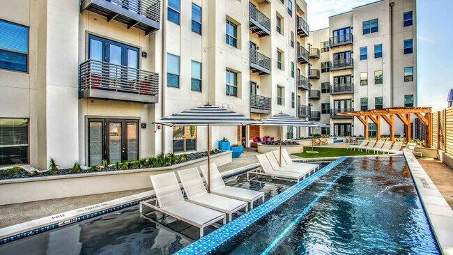 Building Photo - Over the top 1BR