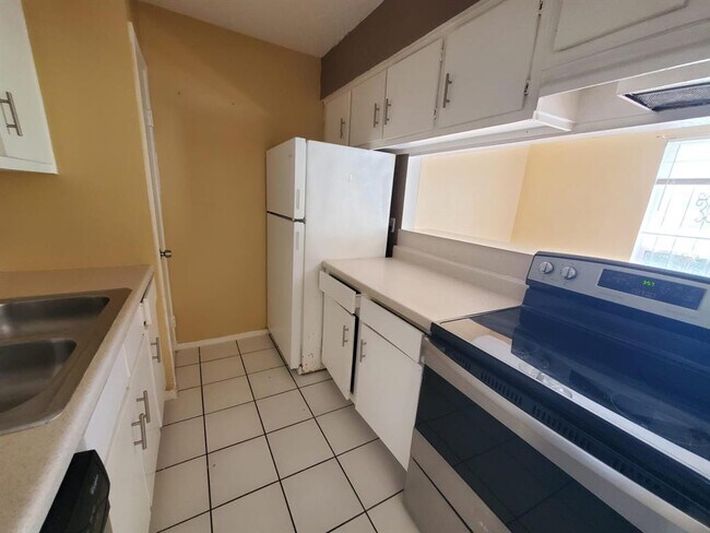 Building Photo - 6410 Del Monte Dr