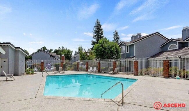 Building Photo - 2600 Brookside Dr