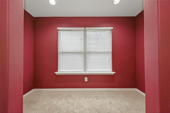 Building Photo - 16811 Kilgarth Dr