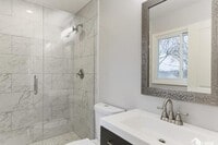 Building Photo - 2507 Lillian Ln