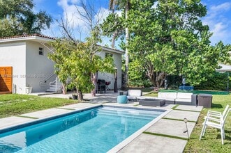 Building Photo - 1581 NE 108th St