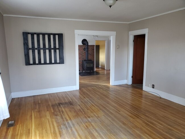 Building Photo - 2010 1st St