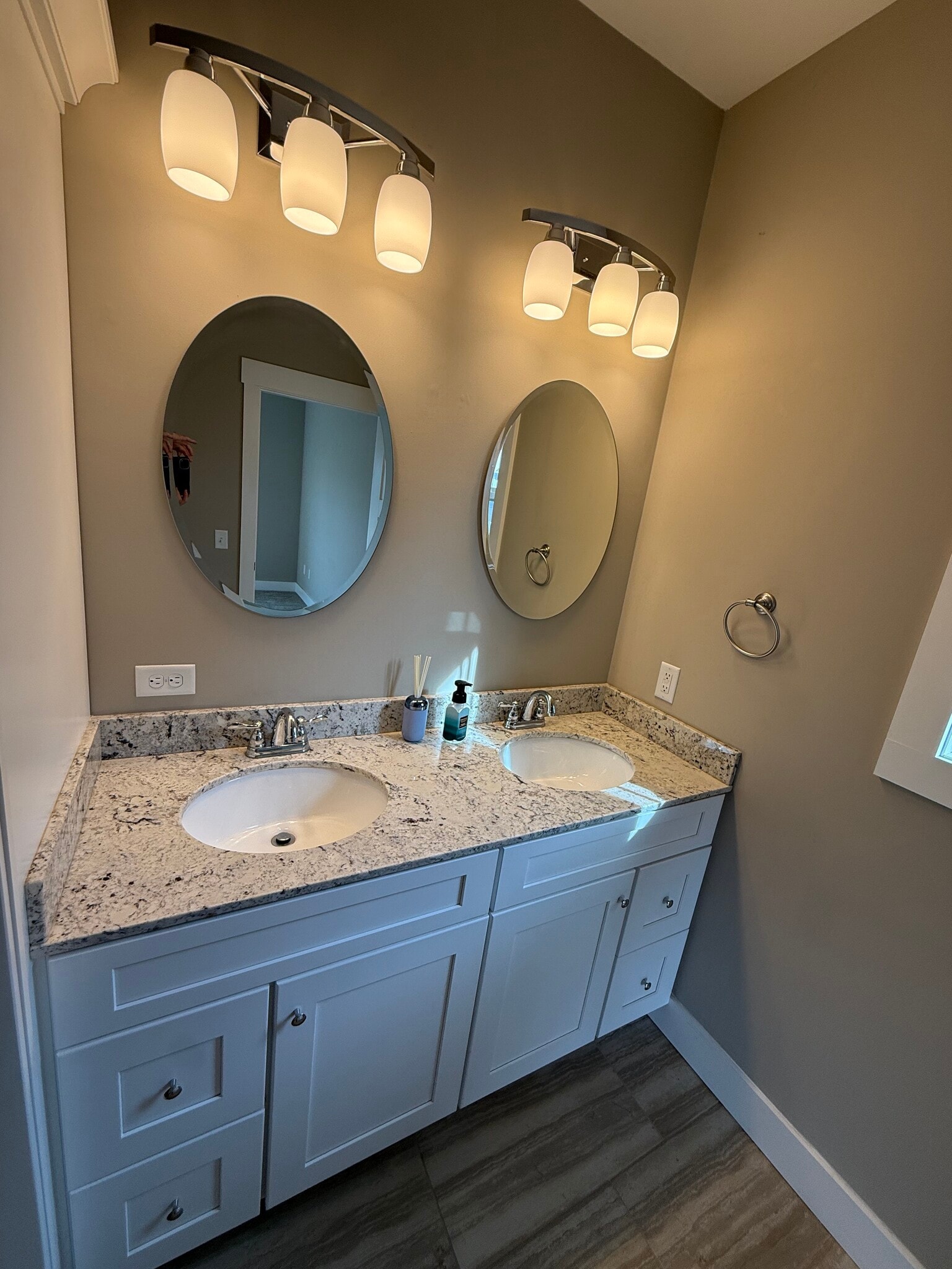 Building Photo - 1124 Cross Pointe Dr