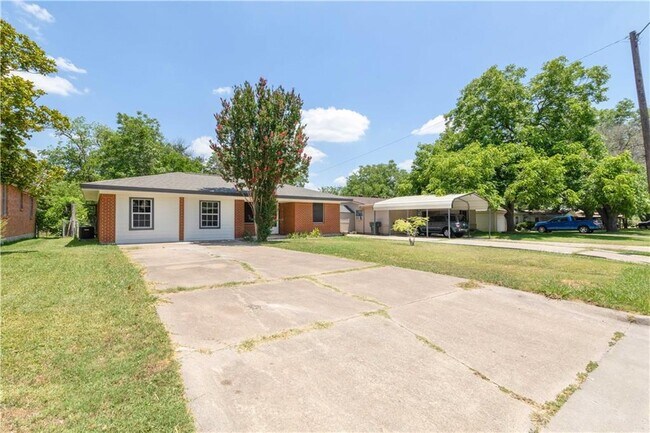 Building Photo - 1903 S 19th St