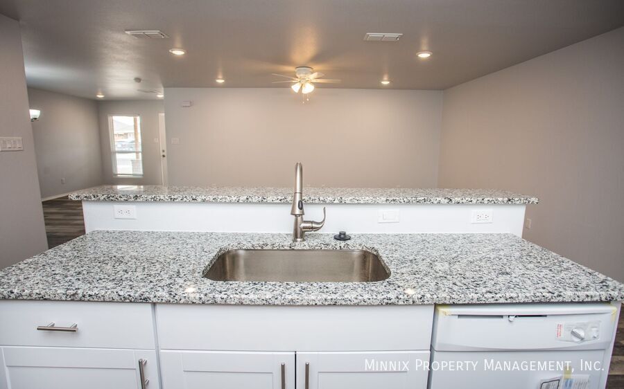Building Photo - 5607 Kemper St
