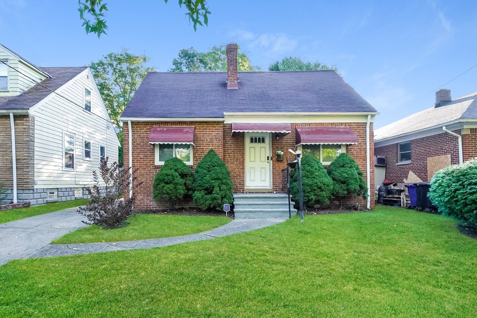 Building Photo - 3879 E 154th St