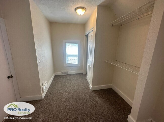 Building Photo - 2 Bedroom Home with an Office/Den Space