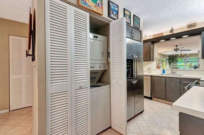 Building Photo - 13194 Lucinda Palm Ct