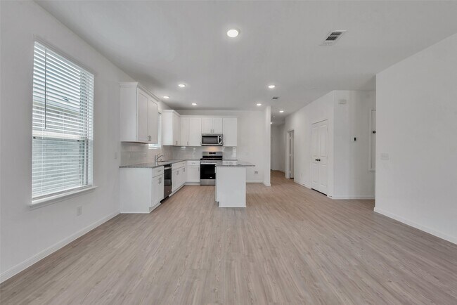 Building Photo - 339 Lippizan Dr