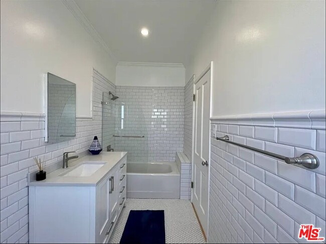 Building Photo - 423 Ocean Ave