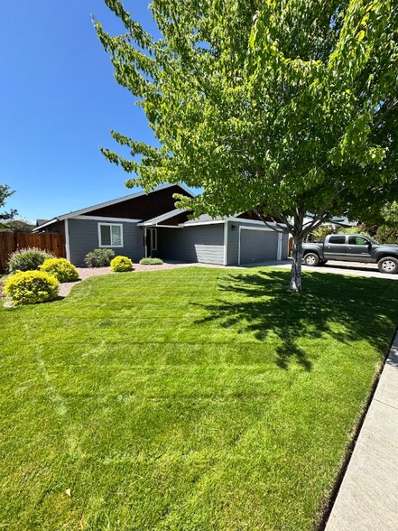 Building Photo - 3042 SW Indian Pl