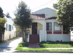 Building Photo - 00833