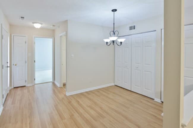 Building Photo - Condo for rent