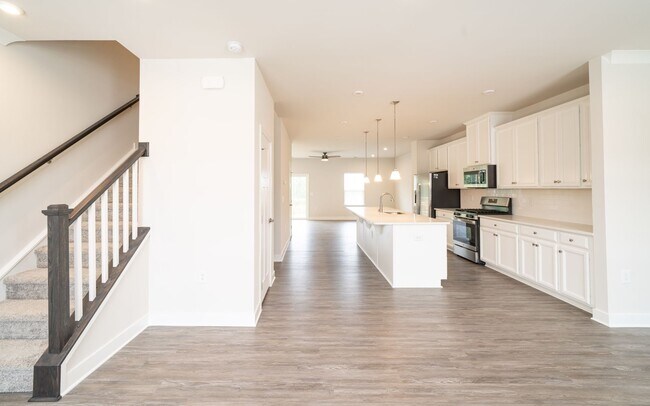Building Photo - Townhome on the Chapel Hill/Durham line- Available August 7th