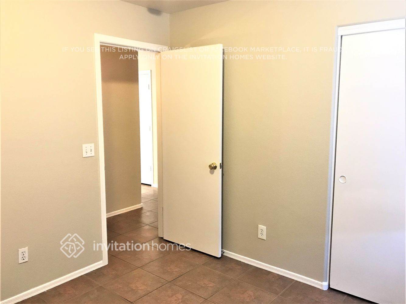 Building Photo - 8632 E Capri Ave