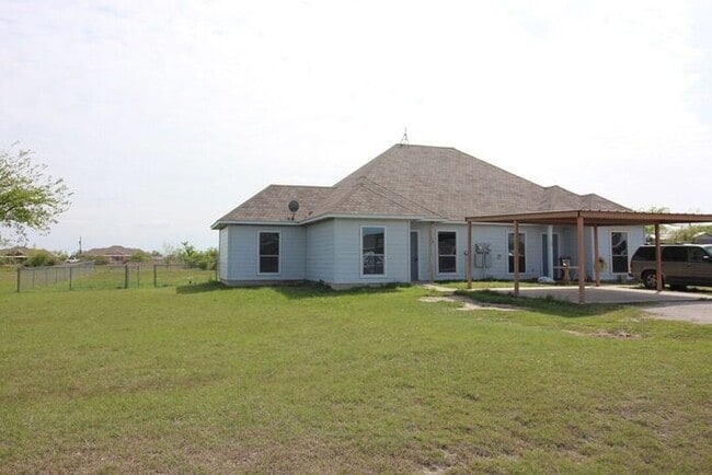 Building Photo - Coming Soon Off Hwy 920 | 3BR/2BA Weatherford Duplex Home Minutes from Downtown Square & Ric Will...