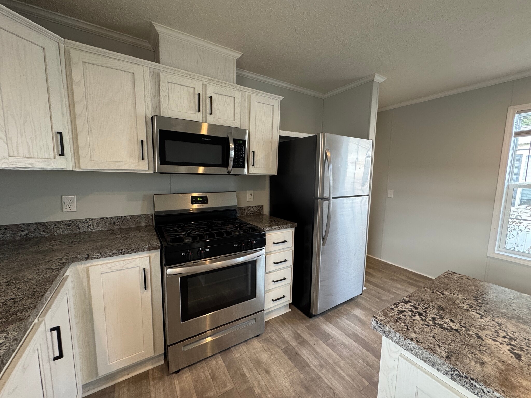 Building Photo - 2022 Marmoor Dr