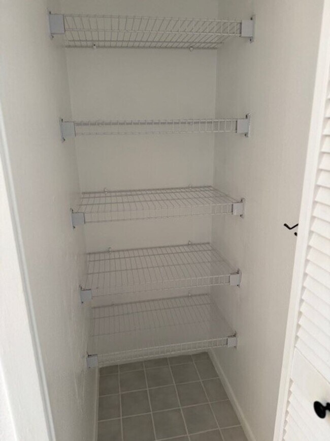 Building Photo - 5922 Phyllis Lou Cir