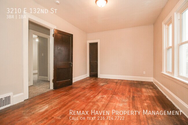 Building Photo - 3210 E 132nd St