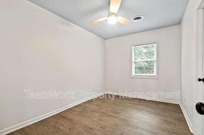 Building Photo - 3011 Terry Dr