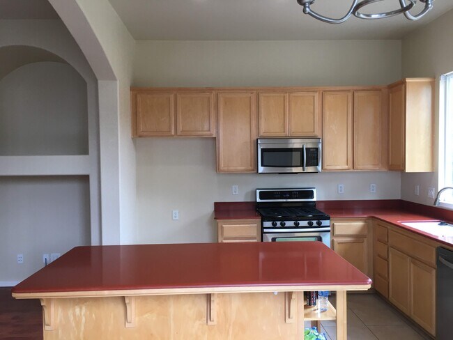 Kitchen with maple cabinets - 6461 Cormorant Cir