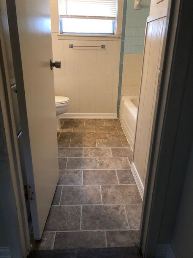 Building Photo - *Lease Pending* Comfortable three bedroom home!