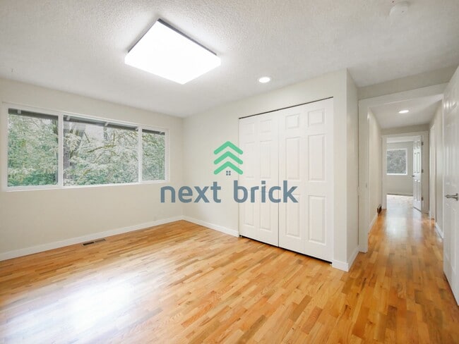 Building Photo - 3 Bed and 3 Bath Plus Office Private Single-family Home is Available for Rent!