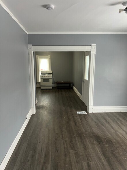 Building Photo - 1221 9th St