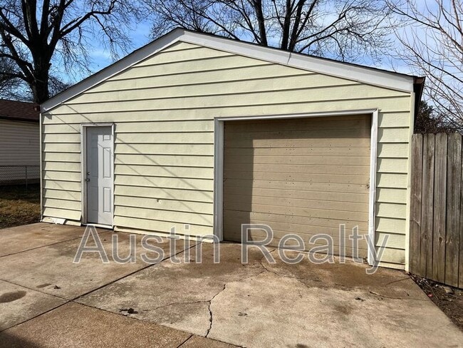 Building Photo - 4367 Boswell Ave