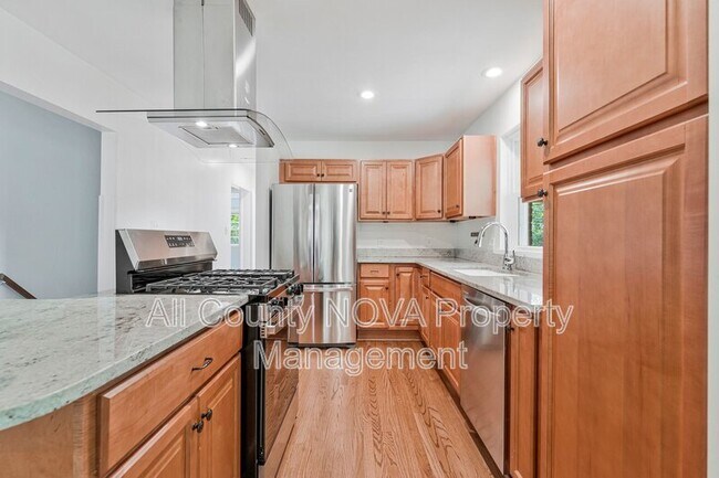 Building Photo - 3160 Ravenwood Dr