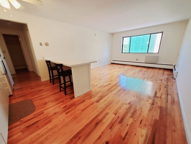 Building Photo - 960 Hope St