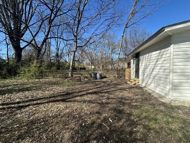 Building Photo - 895 Kney St