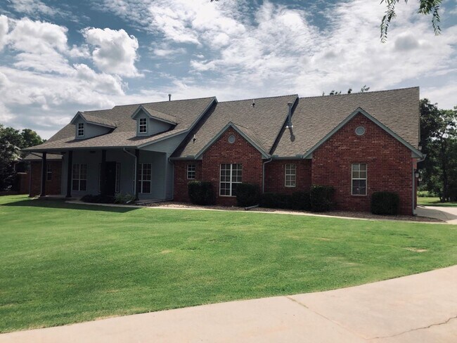Building Photo - 4 bed + office + Bonus room/2nd Living upstairs, 3 bath on 2+ Acres in Moore Schools !