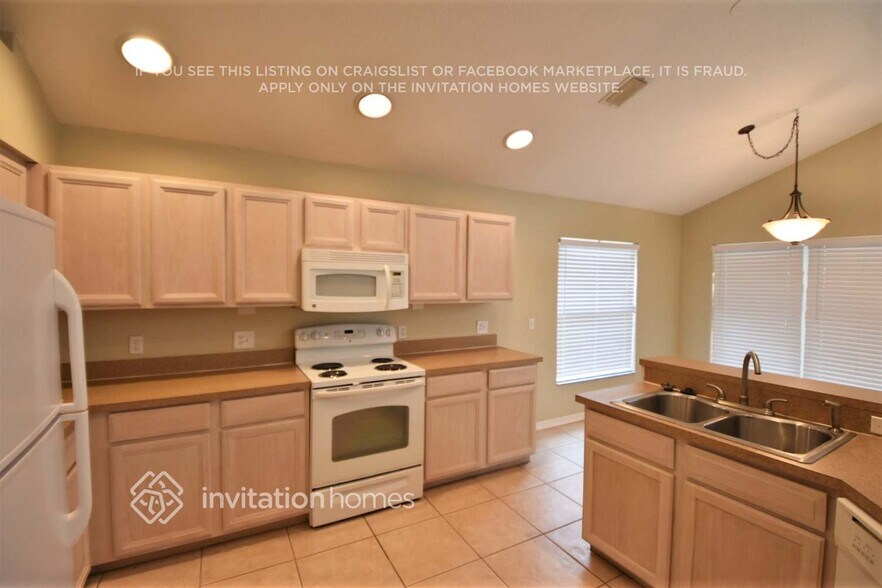 Building Photo - 8944 Southbay Dr