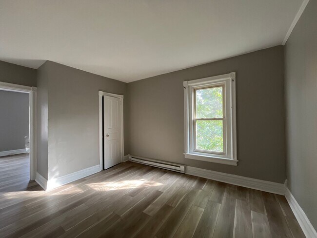 Building Photo - Newly renovated 3-bedroom, 2-bath home in ...