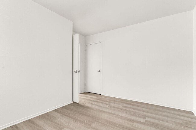 Building Photo - This is a large 2-bdr in a convenient, Fre...