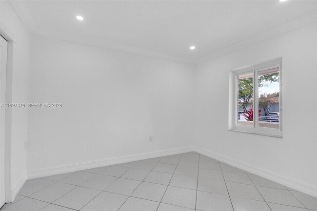 Building Photo - 201 SW 51st Ct