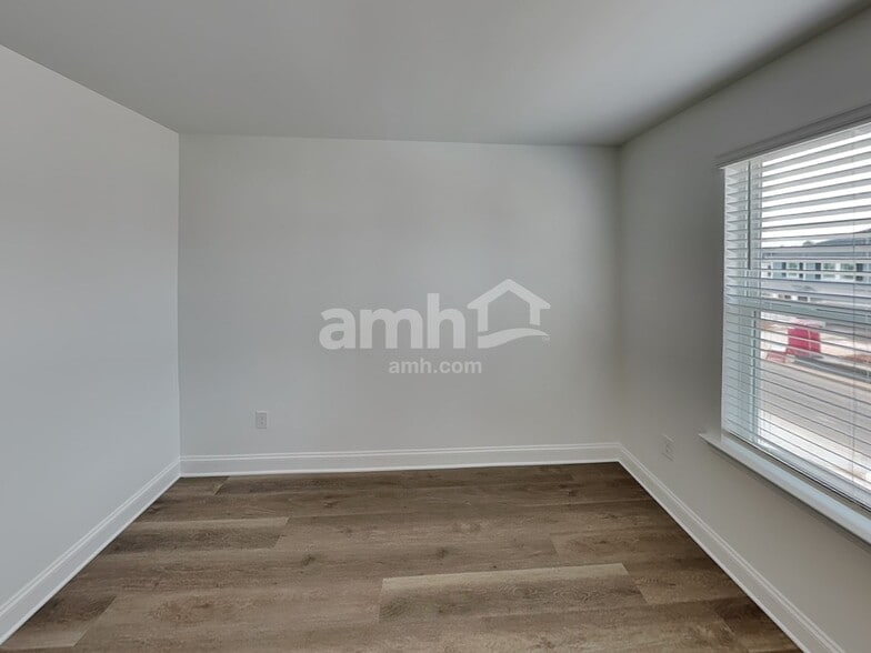 Building Photo - 5002 Twin River Dr