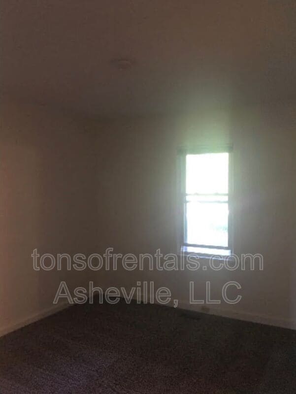 Building Photo - 1032 Mountain View St