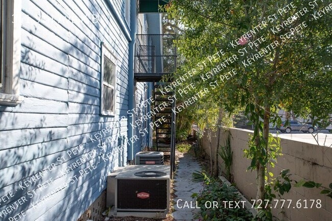 Building Photo - 341 9th Ave NE