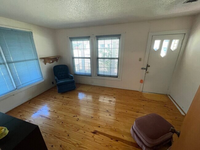 Building Photo - 120 Carthel St