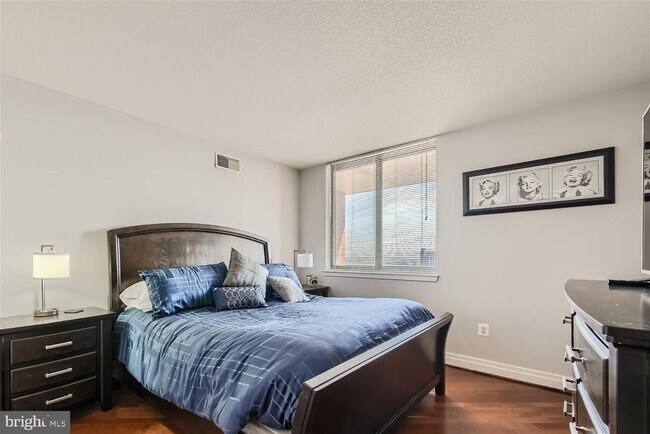 Building Photo - 414 Water St