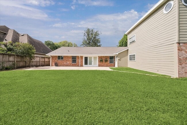Building Photo - 9777 Larston St