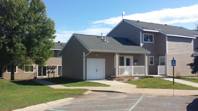 Building Photo - Pine Manor Townhouses