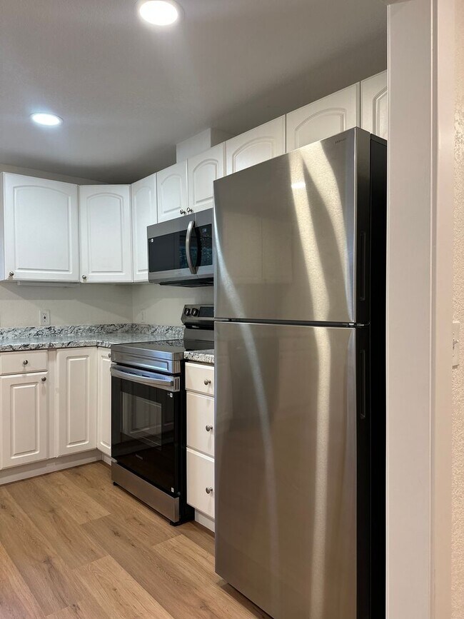 Building Photo - Completely Remodeled Home on 1 Acre in DRW