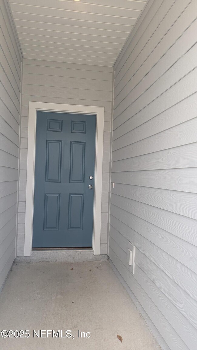 Building Photo - 542 Holly Lks Dr